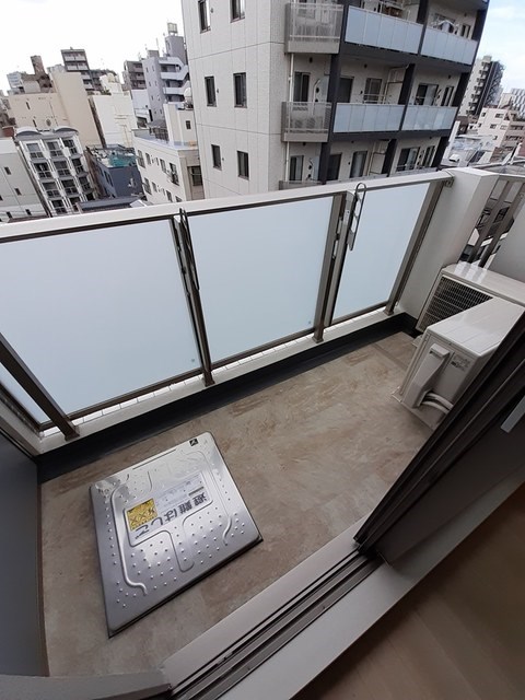 ジーヴイ　アリイ　アサクサ  ベランダ