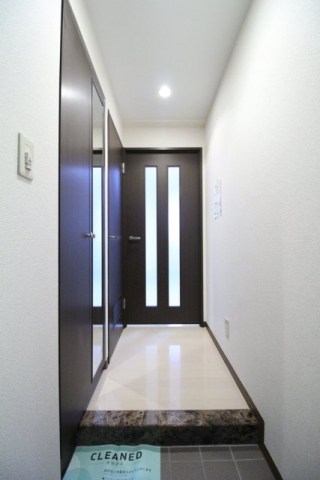 ラグジュアリーアパートメント東日本橋 玄関