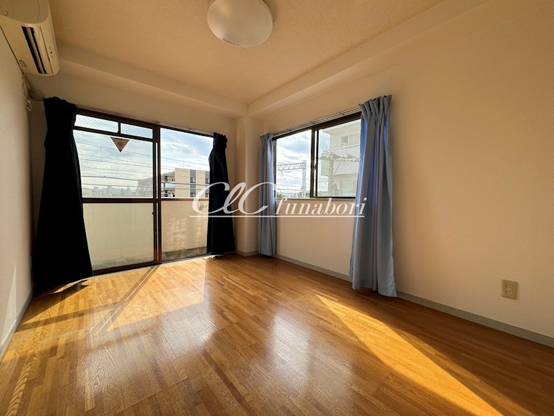 ヴィラ・アンテウス リビング