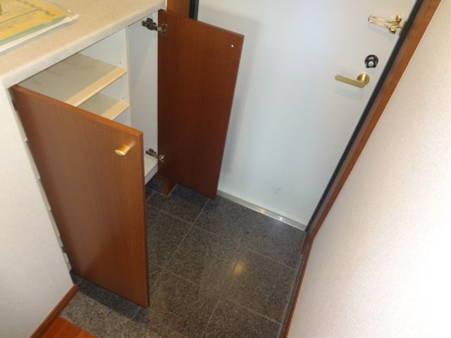 JEWEL　COURT　C棟 玄関