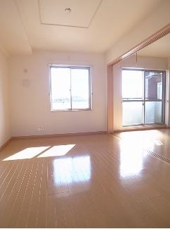 イーストエクラン リビング