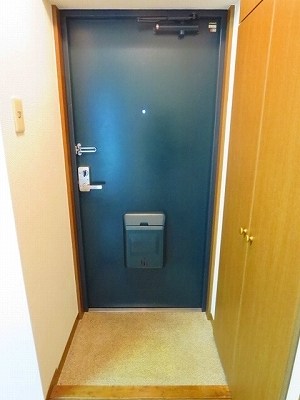 行平コーポラス 玄関