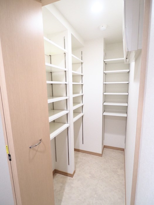 ロイヤルパークス梅島 玄関