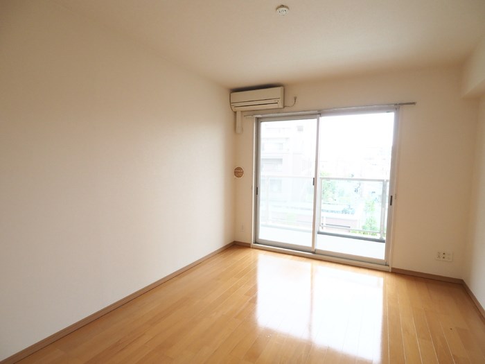 ロイヤルパークス梅島 ベッドルーム