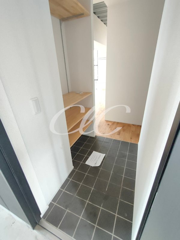 グラフィティ西新井 玄関