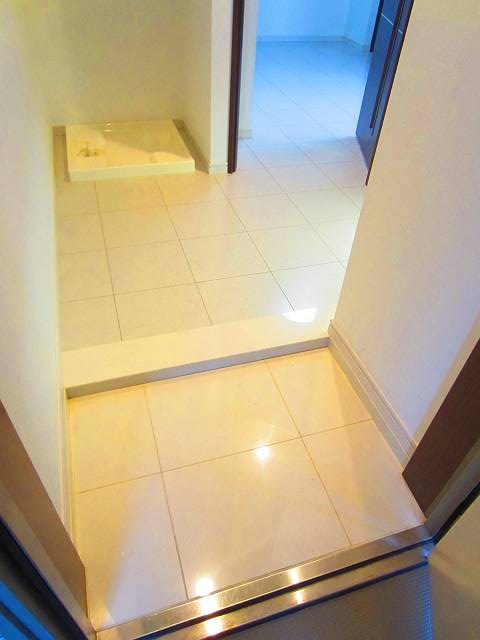 ローレル新町 玄関