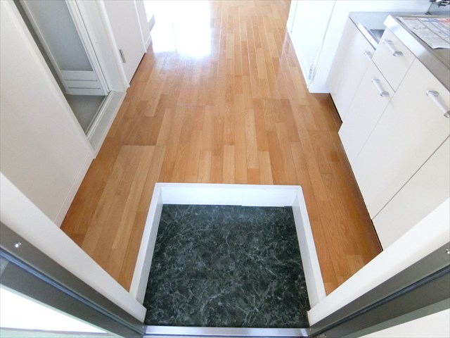 八大マンション 玄関