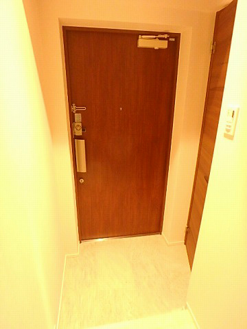 HIGASHIKOMATSUGAWA　APARTMENT 玄関