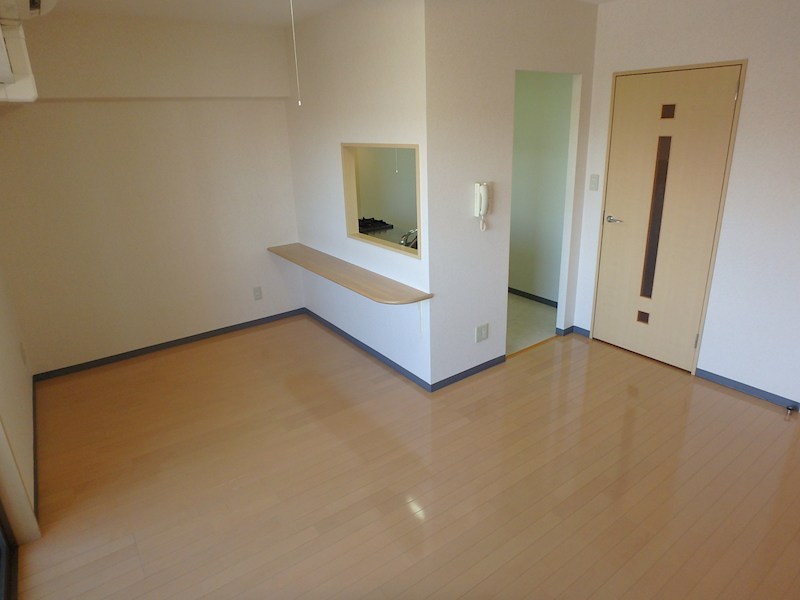 レニエ・ラ・ヴェルトゥ リビング