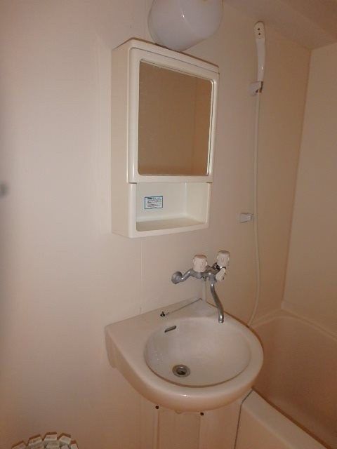 レニエ・ラ・ヴェルトゥ その他2