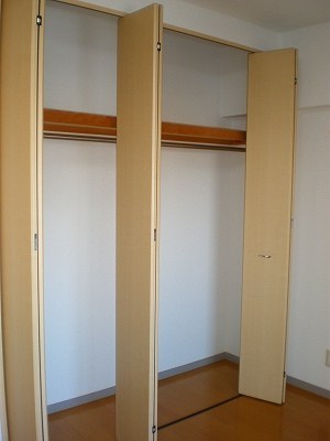 レニエ・ラ・ヴェルトゥ その他4