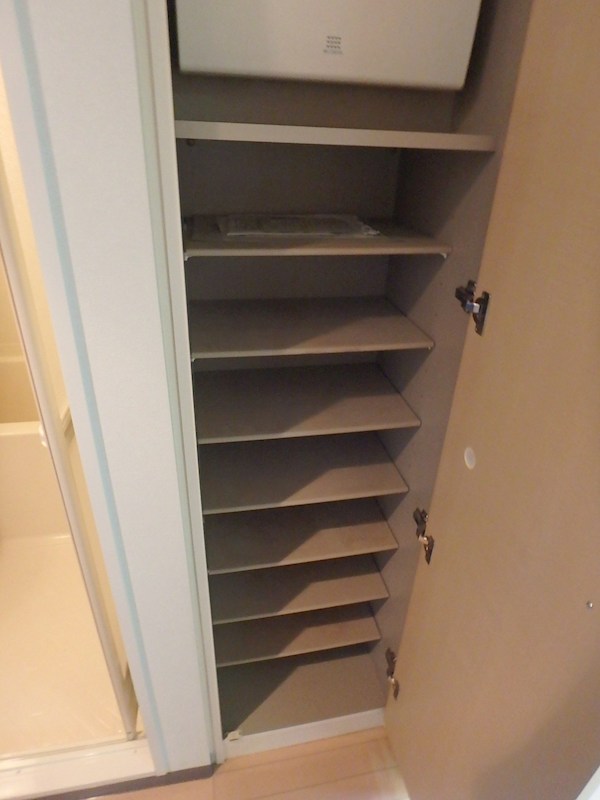 レニエ・ラ・ヴェルトゥ その他3