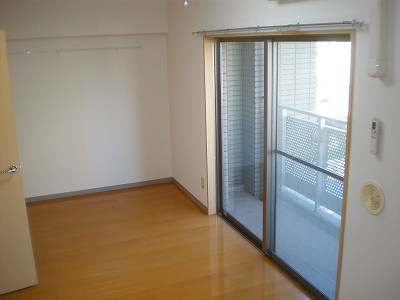 レニエ・ラ・ヴェルトゥ リビング