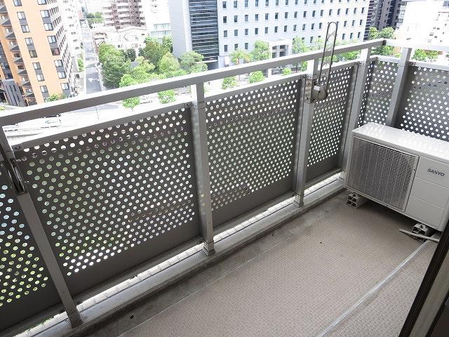 レニエ・ラ・ヴェルトゥ ベランダ