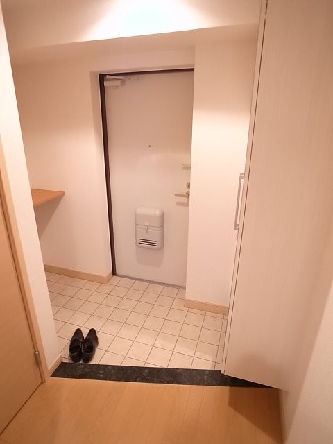 プラティーク六町 玄関