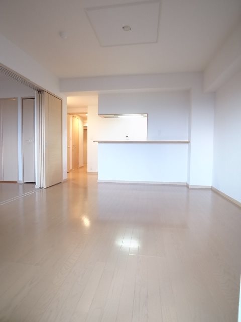 プラティーク六町 リビング