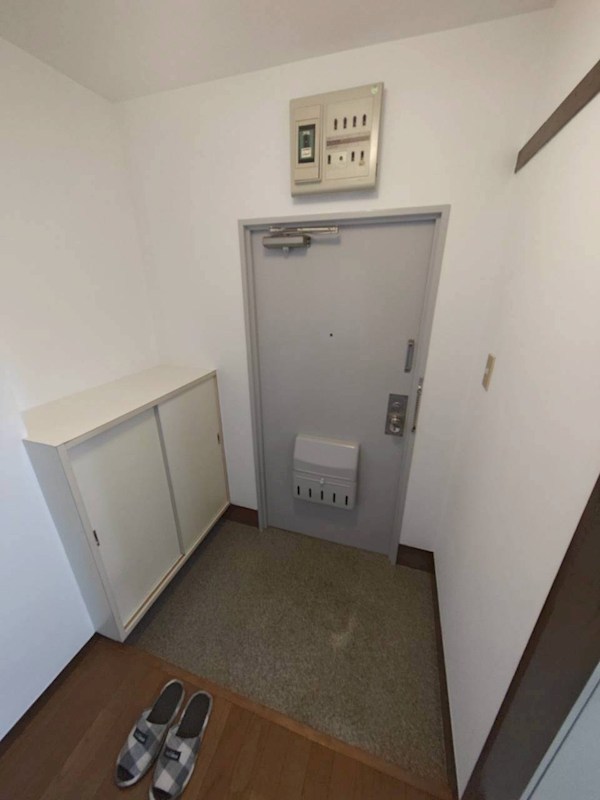 クリスタル３ 玄関