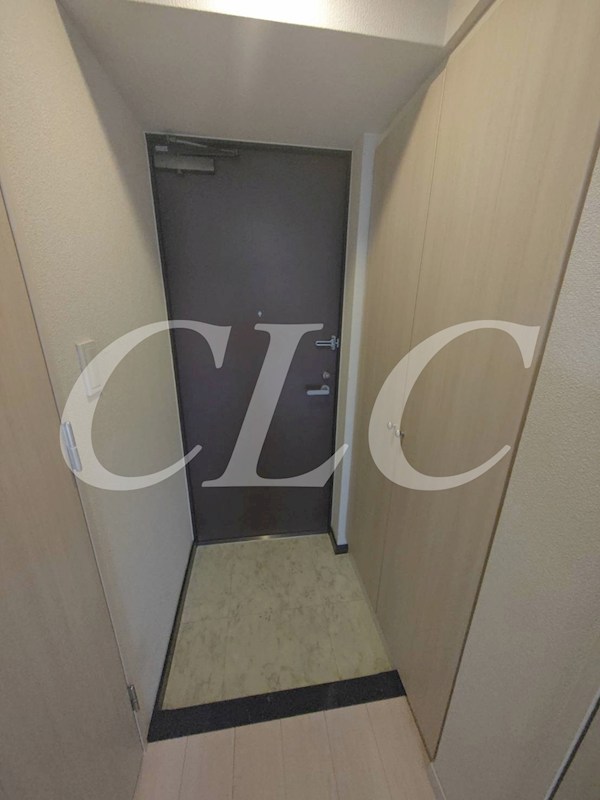 シュールフローレ 玄関