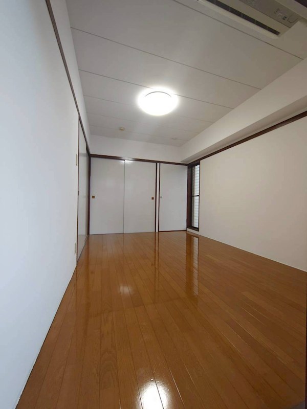 クリスタル３ ベッドルーム