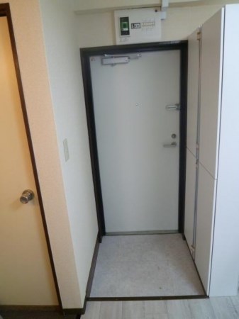 光マンション 玄関