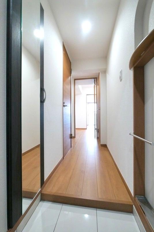 ペアパレス六町1号館 玄関