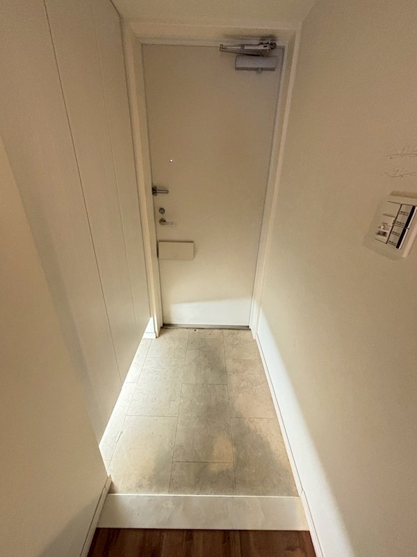 コスモフェスタ日暮里 玄関