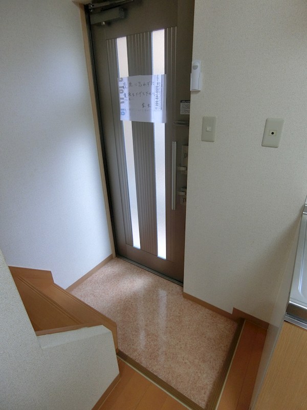 メゾネットK 玄関