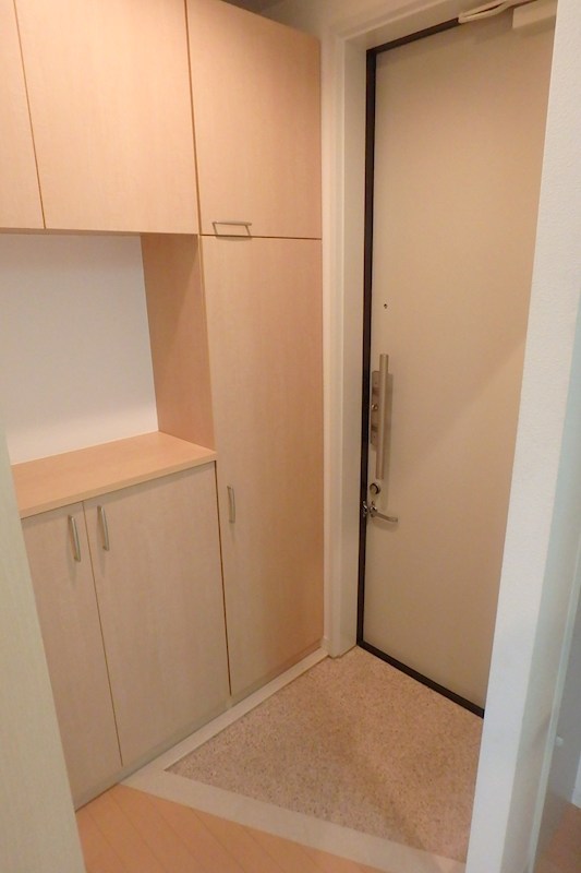 Ｌｏｔｕｓ　Ｎｏｖｅ 玄関