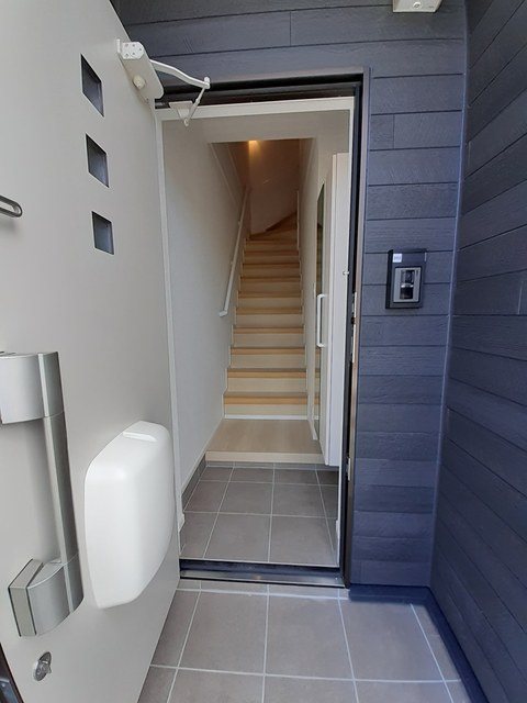 カルム六町 玄関