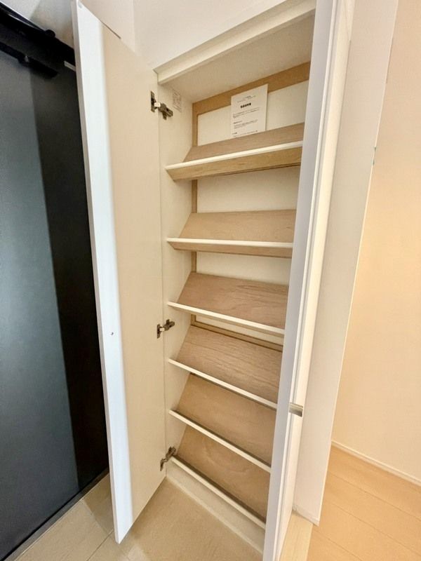 エストゥルース亀有 玄関