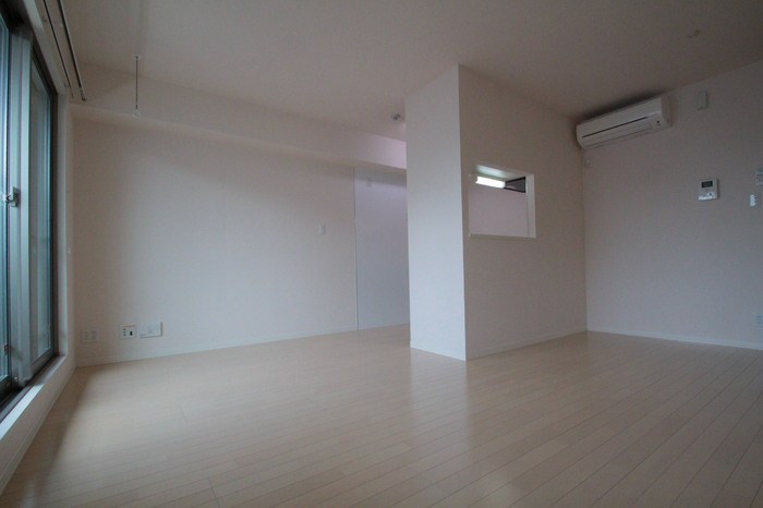 Emile　(エミール)  リビング