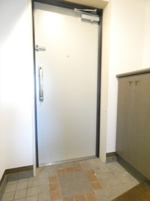 ライオンズマンション綾瀬・谷中公園  玄関