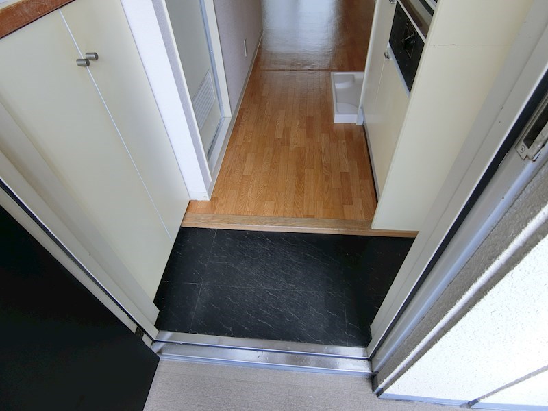 パークサイド関 玄関