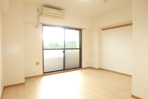 サンフラワーフィル ベッドルーム