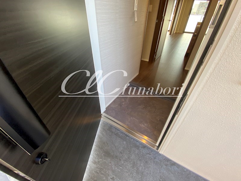 ガーネットロワ 玄関