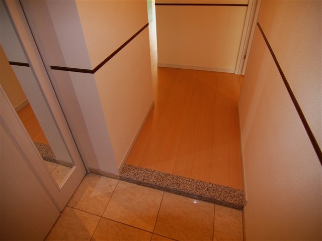 ロイヤルパークス新田 玄関