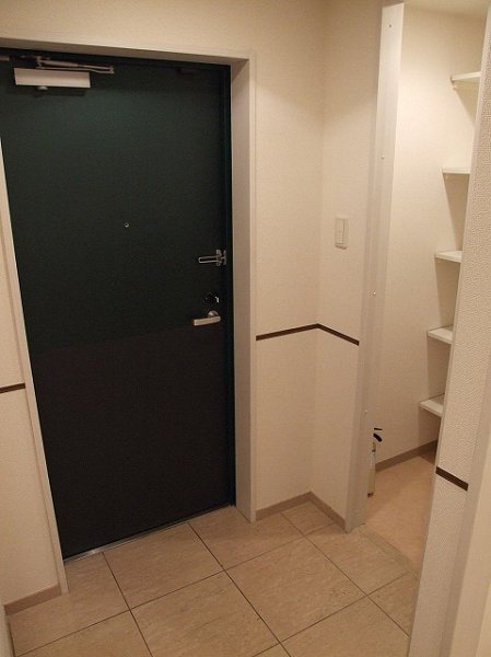 ロイヤルパークス新田 玄関