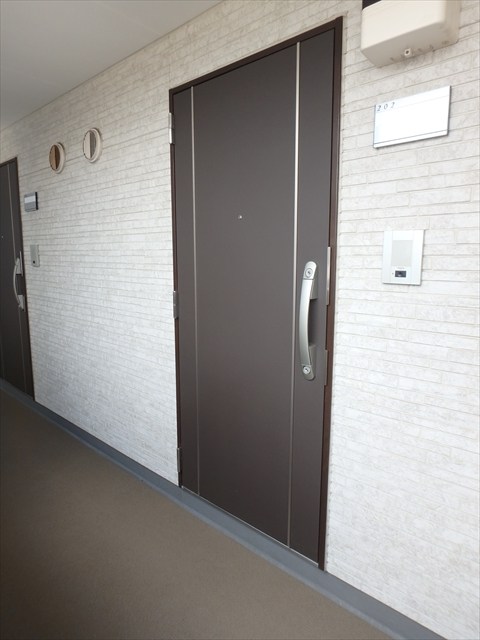 メゾン・ド・ルピナス  玄関