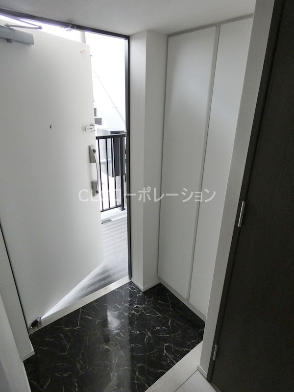 S-RESIDENCE北千住reiz 玄関
