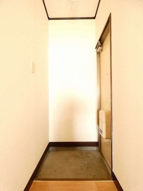 メゾンクレスト 玄関