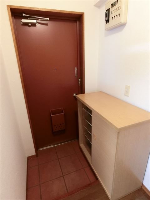 クレイドル新和 玄関