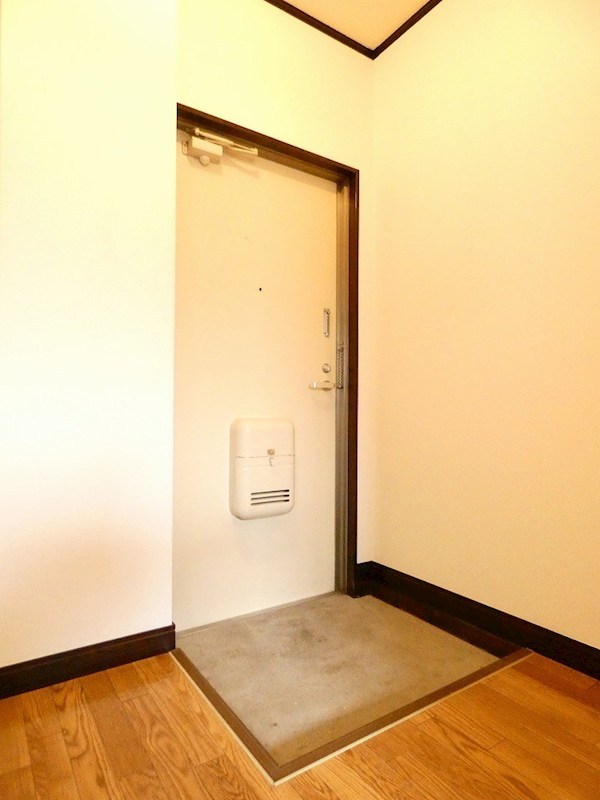 メゾンクレスト 玄関