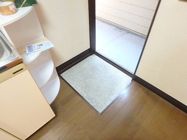 清水ハイツ 玄関