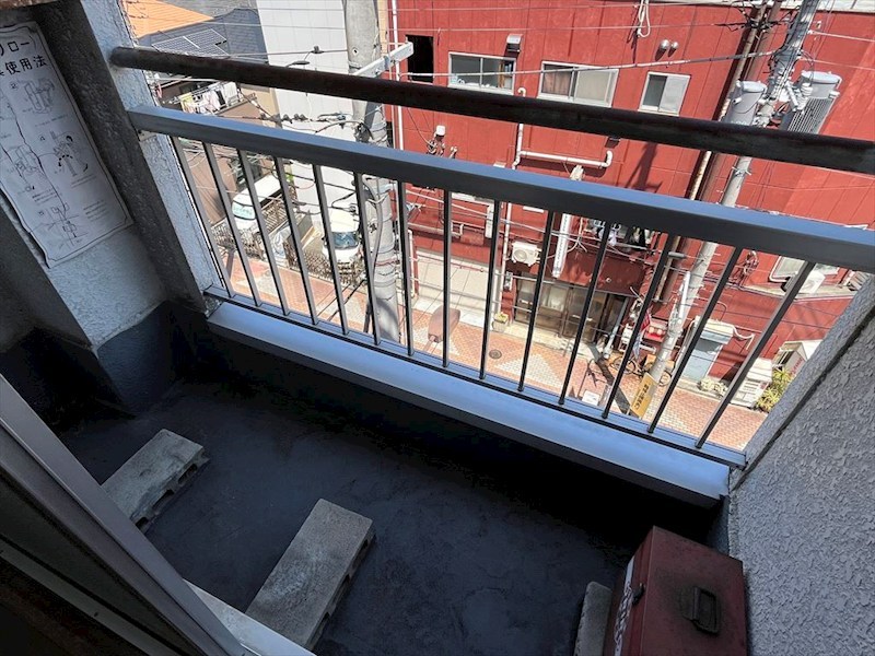 つるやビル  ベランダ