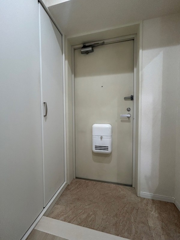 第一スカイハイツ足立  玄関