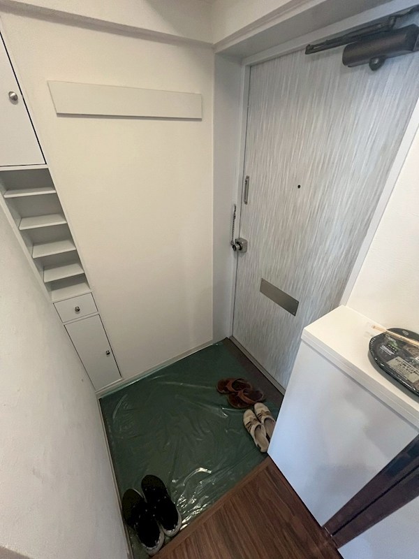 ホワイトアベニュー古谷 玄関