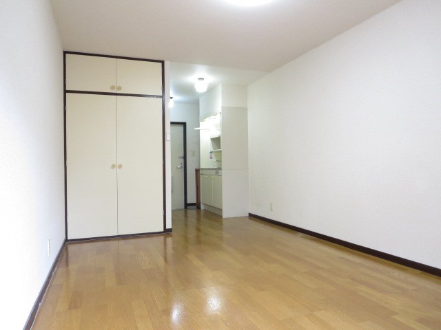 栄屋ビル リビング