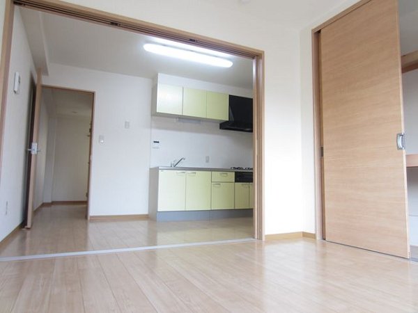 三泉ビル リビング