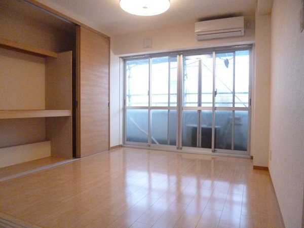 三泉ビル ベッドルーム