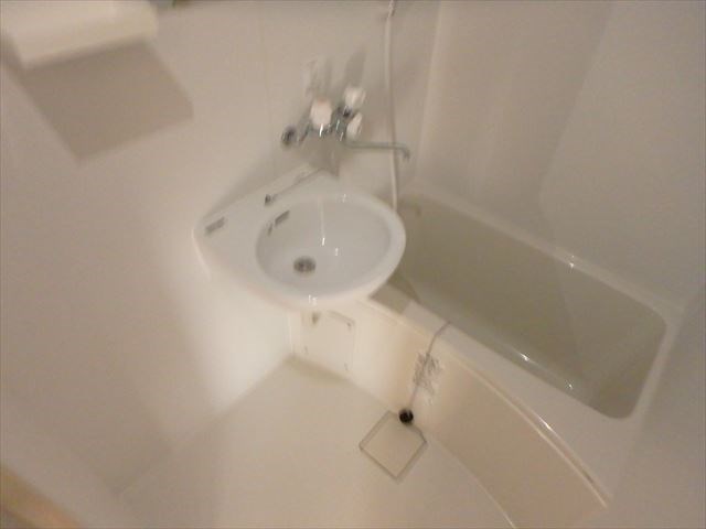 ホワイトキャビン 風呂画像